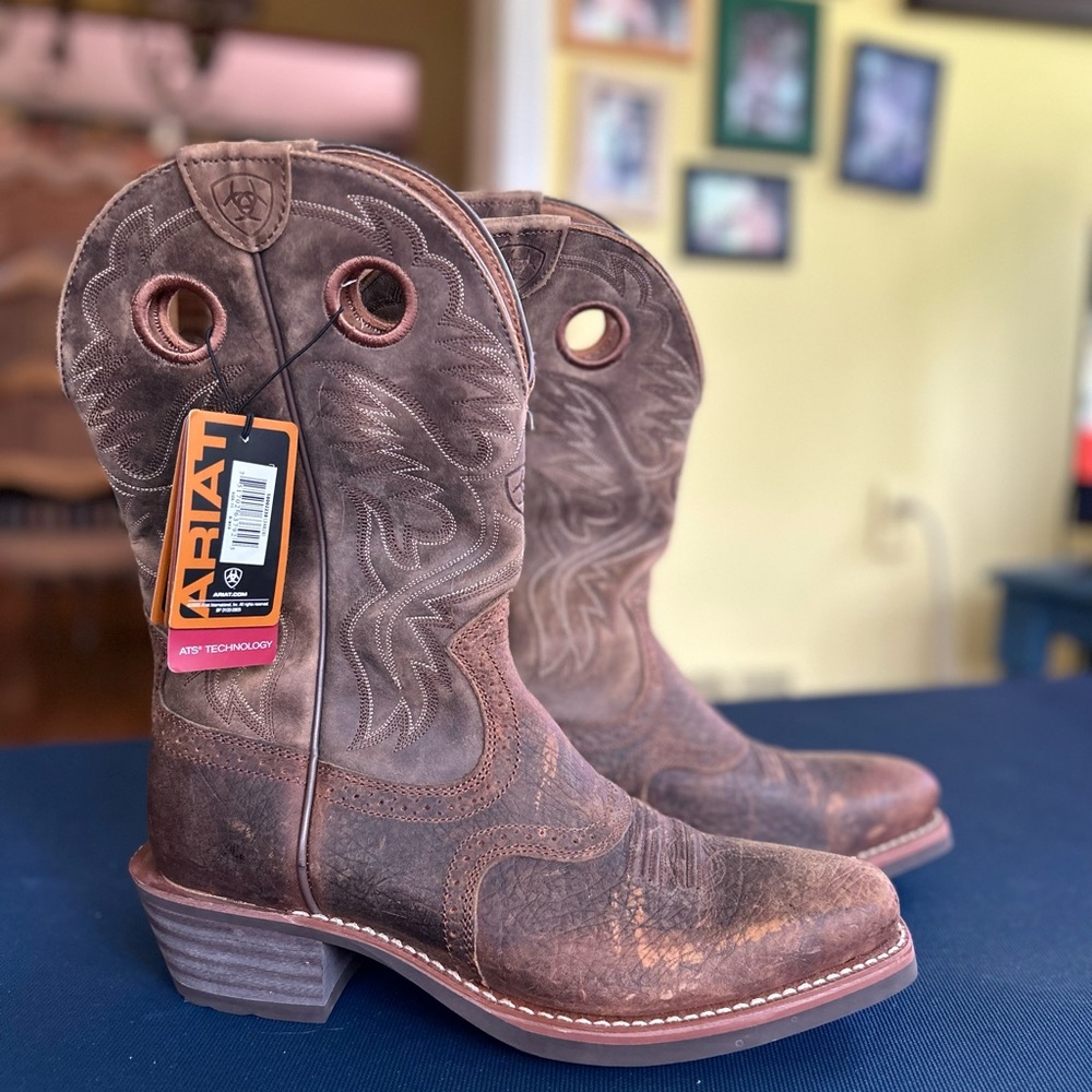 Ariat Western Boots cowhide size 11 perfect never worn tags on cowboy boots